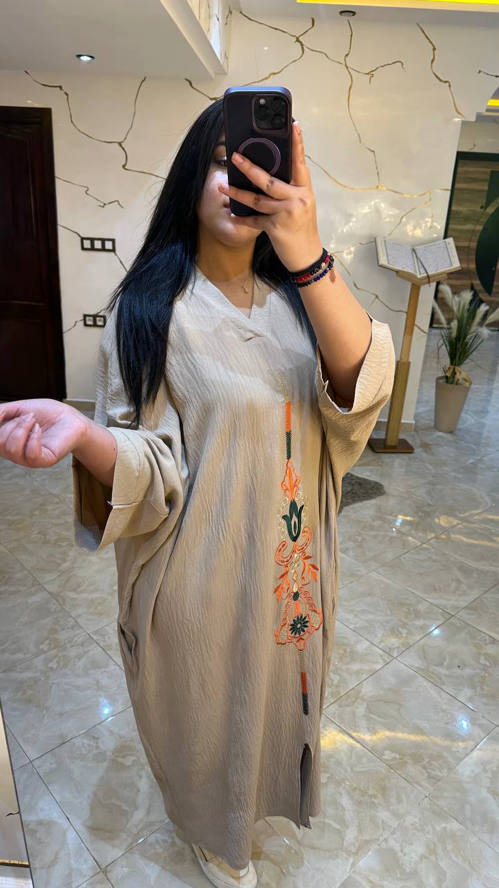 ✨ كندورة صيفية خفيفة بطرزة أنيقة – كريب مكرش كاليتي ممتازة ✨