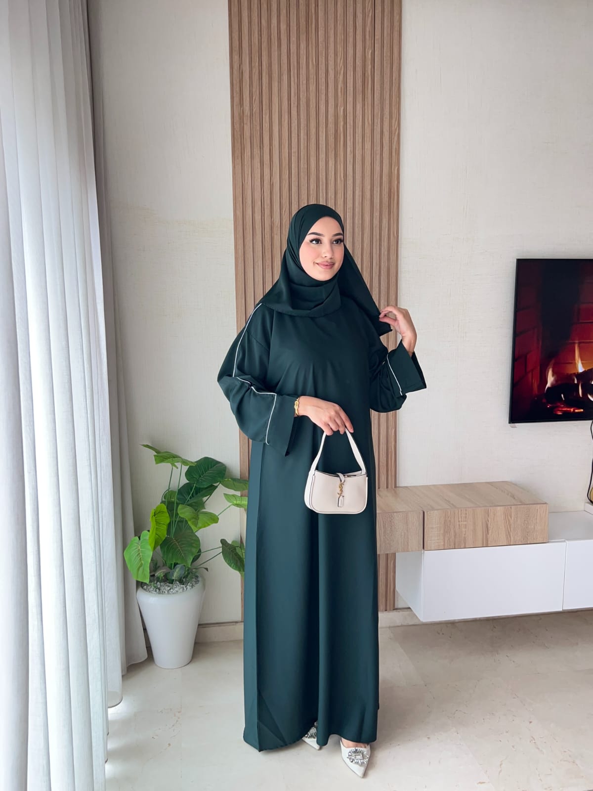 عباية بالشال أنيقة – توب كريب روزا بجودة عالية