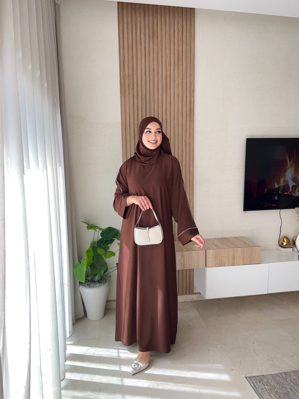 عباية بالشال أنيقة – توب كريب روزا بجودة عالية