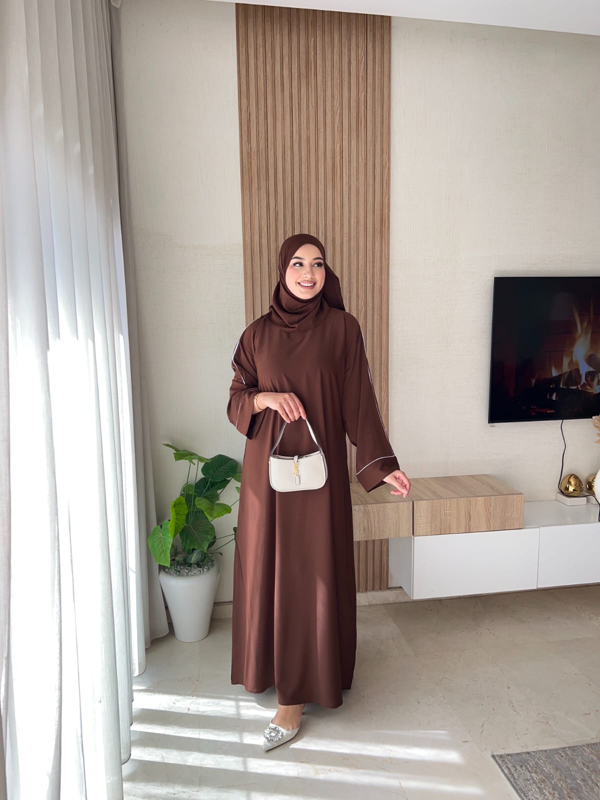 عباية بالشال أنيقة – توب كريب روزا بجودة عالية