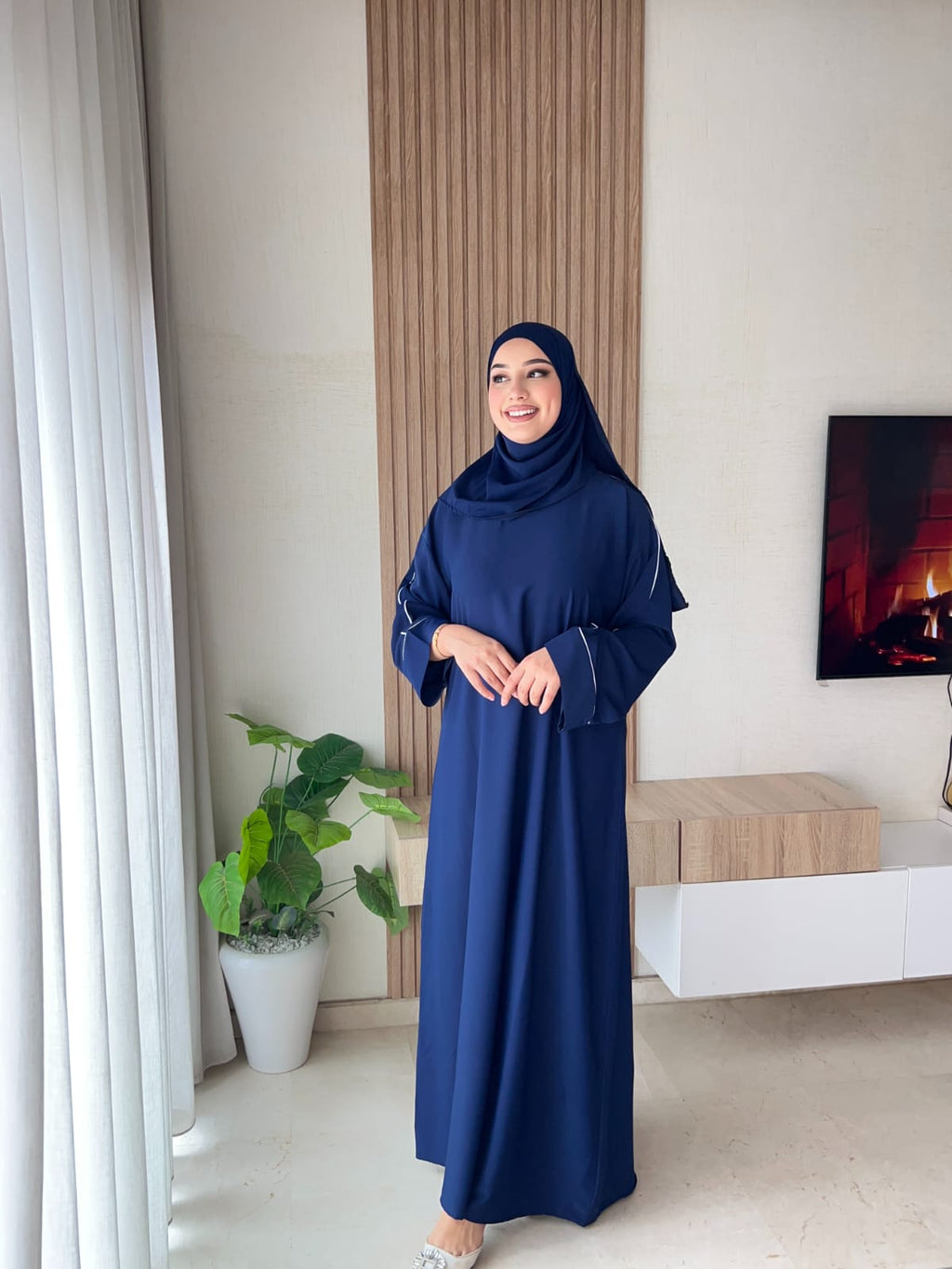 عباية بالشال أنيقة – توب كريب روزا بجودة عالية