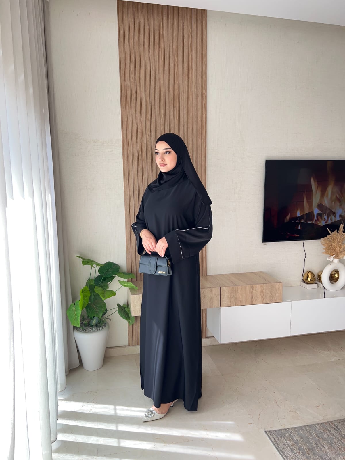 عباية بالشال أنيقة – توب كريب روزا بجودة عالية