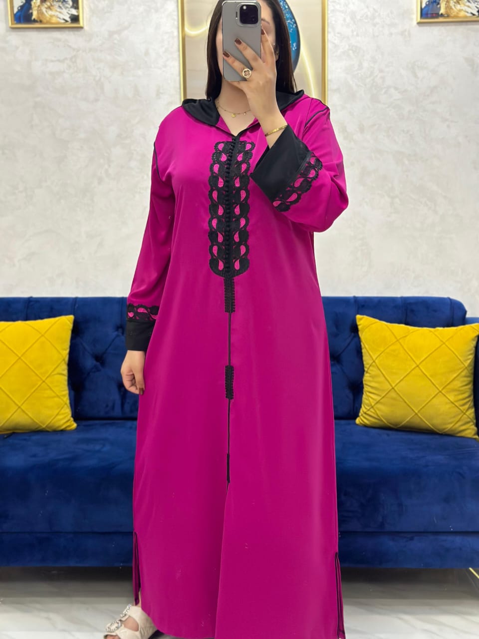 👗✨ جلابة مغربية عصرية بلمسة فخمة – من ROYAL SHOP ✨👗